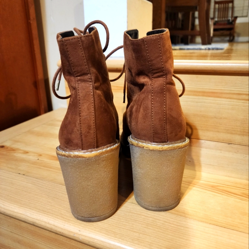 FOREVER 21 Women's Suade Ankle Boots ๐ข - Picture 6 of 9
